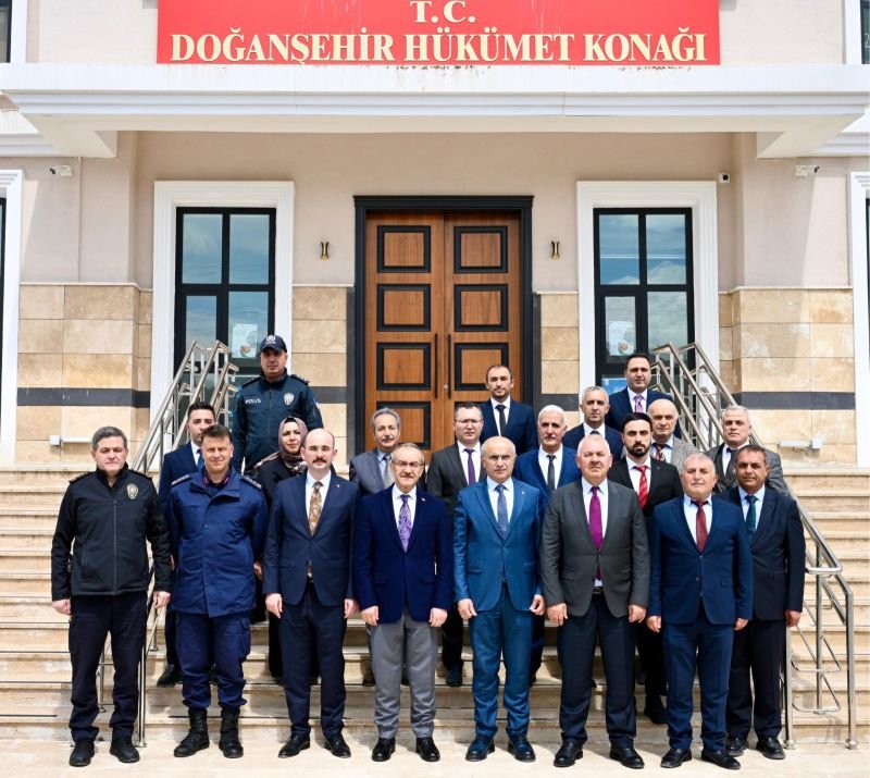 Devlet Tüm İmkanlarıyla Sahada: ''Depremin İzlerini Siliyoruz'' 1