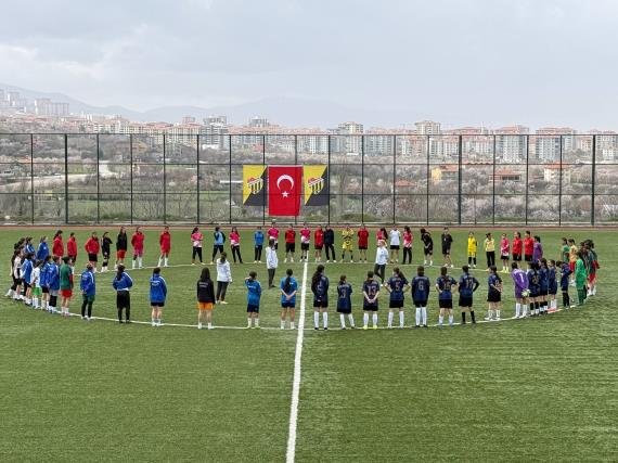 Ali Aladağ…:Malatya Olay Haber…:
Kadın Millî Takımlar tarafından, Türkiye Futbol Federasyonu'na