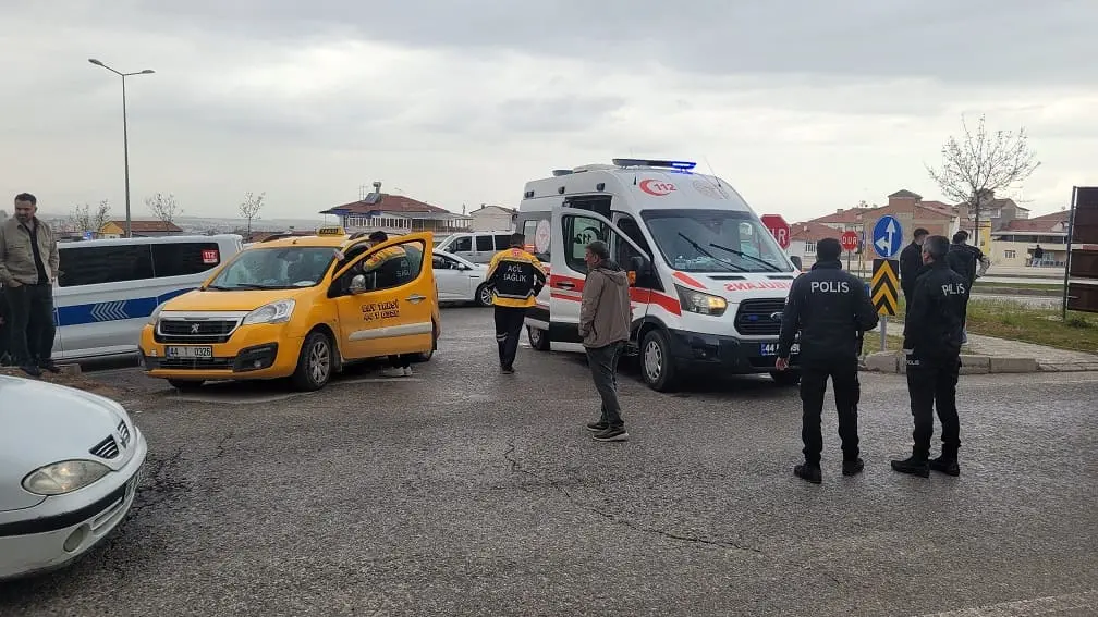 Malatya’da Trafik Kazası Sonrası Kavga: 3 Yaralı 2 Malatya’da Trafik Kazası Sonrası Kavga: 3 Yaralı 1