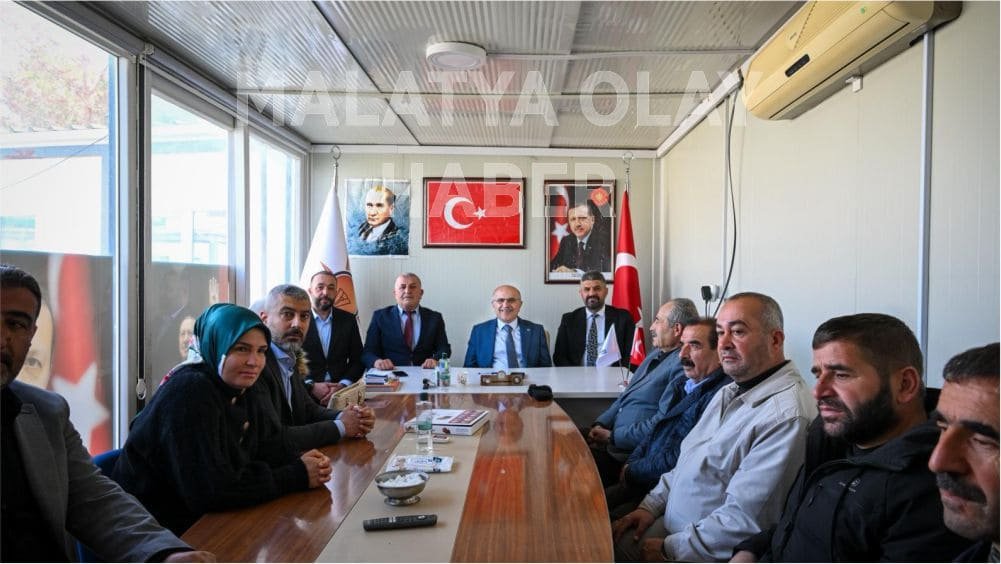 CHP’den istifa edip AK Parti’ye katıldı, Rozetini Başkan Er taktı 2 CHP’den istifa edip AK Parti’ye katıldı, Rozetini Başkan Er taktı 1