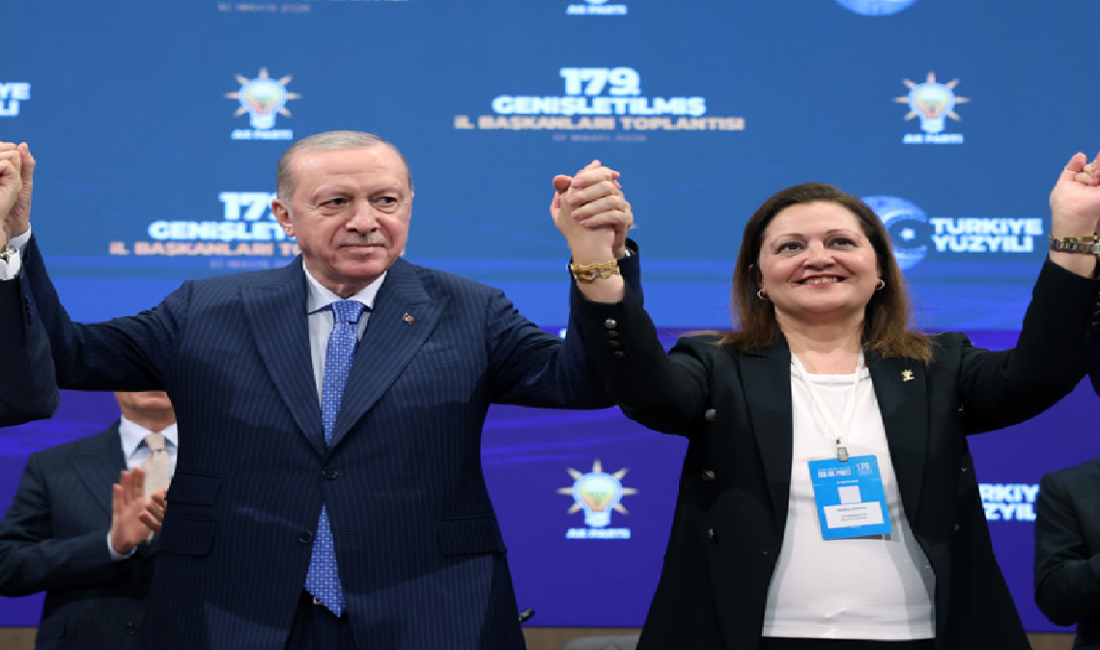 Ali Aladağ…:Malatya Olay Haber…:
Cumhurbaşkanı Erdoğan konuşmasının ardından, partiye katılan Afyonkarahisar