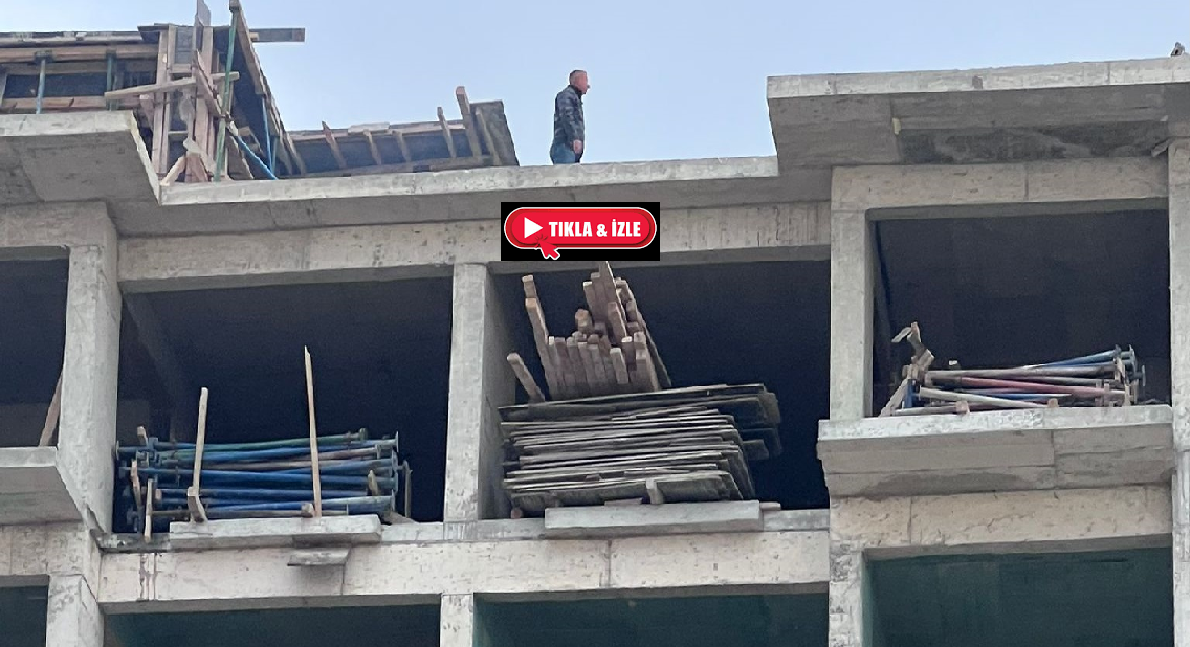 Parasını Alamayan İşçiler Çatıya Çıkıp İntihar Girişiminde Bulundular 2 Parasını Alamayan İşçiler Çatıya Çıkıp İntihar Girişiminde Bulundular 1