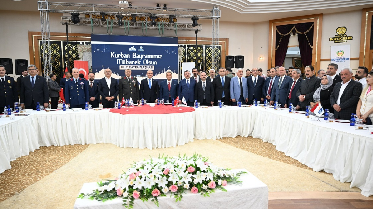 Ali Aladağ…:Malatya Olay Haber...:
Malatya'da Kurban Bayramı dolayısıyla valiliğin remi bayramlaşma