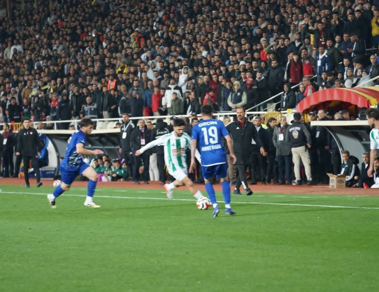 BUGÜN GOL SESİ ÇIKMADI MAÇ BAŞLADIĞI GİBİ BİTTİ.. 2 BUGÜN GOL SESİ ÇIKMADI MAÇ BAŞLADIĞI GİBİ BİTTİ.. 1