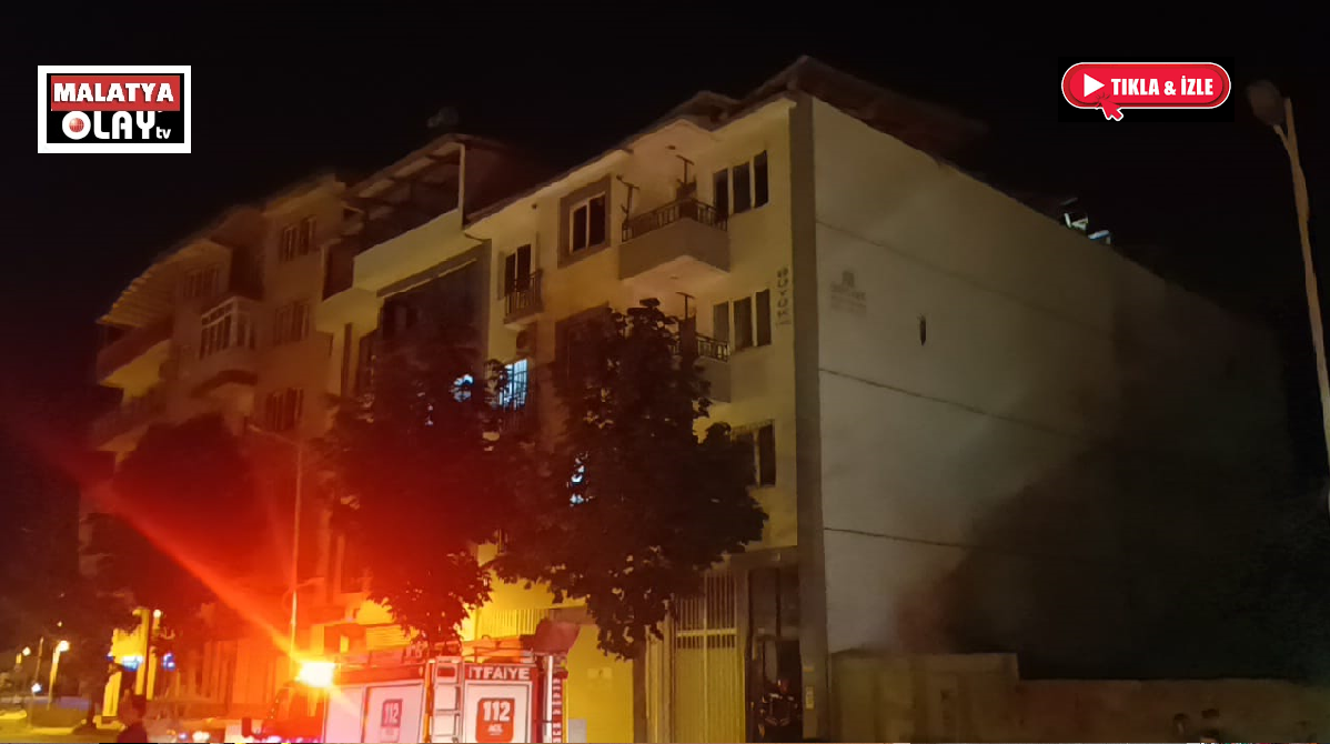 Malatya’da bir apartmanın çatısı çöktü korku dolu anlar yaşandı Ali Aladağ…:Malatya Olay Haber…:
Son dakika...Korku dolu anlar ve panik yaşandı...Deprem