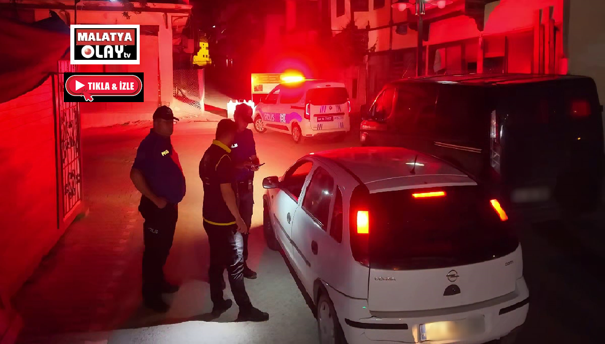 Malatya’da huzur operasyonu, 371 polis 13 ilçede eş zamanlı uygulama yaptı İzzettin Çiçek…:Malatya Olay Haber…:
Son dakika...Sıcak haber…Malatya Emniyet Müdürlüğünün huzur operasyonun