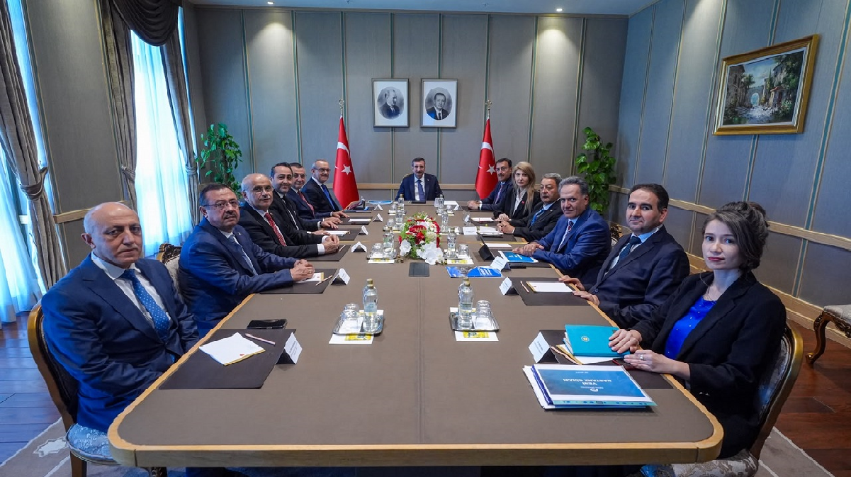 Turgut Özal Tıp Merkezi’nin İhtiyaçları Cumhurbaşkanı Yardımcısı Cevdet Yılmaz’a Aktarıldı 2 Turgut Özal Tıp Merkezi’nin İhtiyaçları Cumhurbaşkanı Yardımcısı Cevdet Yılmaz’a Aktarıldı 1