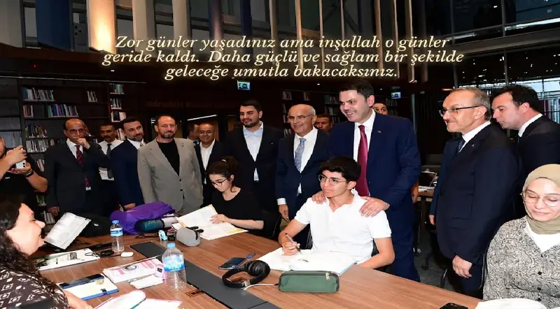 Bakan Kurum Şehir kütüphanesini gezdi "Malatya gençleri çalışıyor" dedi 2 Bakan Kurum Şehir kütüphanesini gezdi "Malatya gençleri çalışıyor" dedi 1