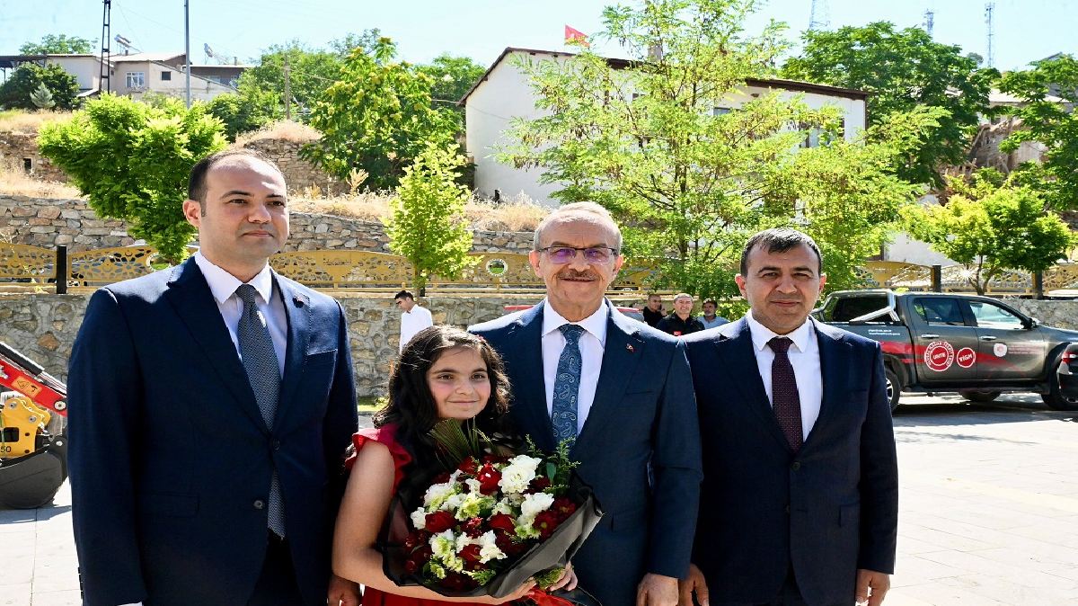 Ali Aladağ…:Malatya Olay Haber…:
Malatya Valisi Seddar Yavuz, ilçe ziyaretleri kapsamında