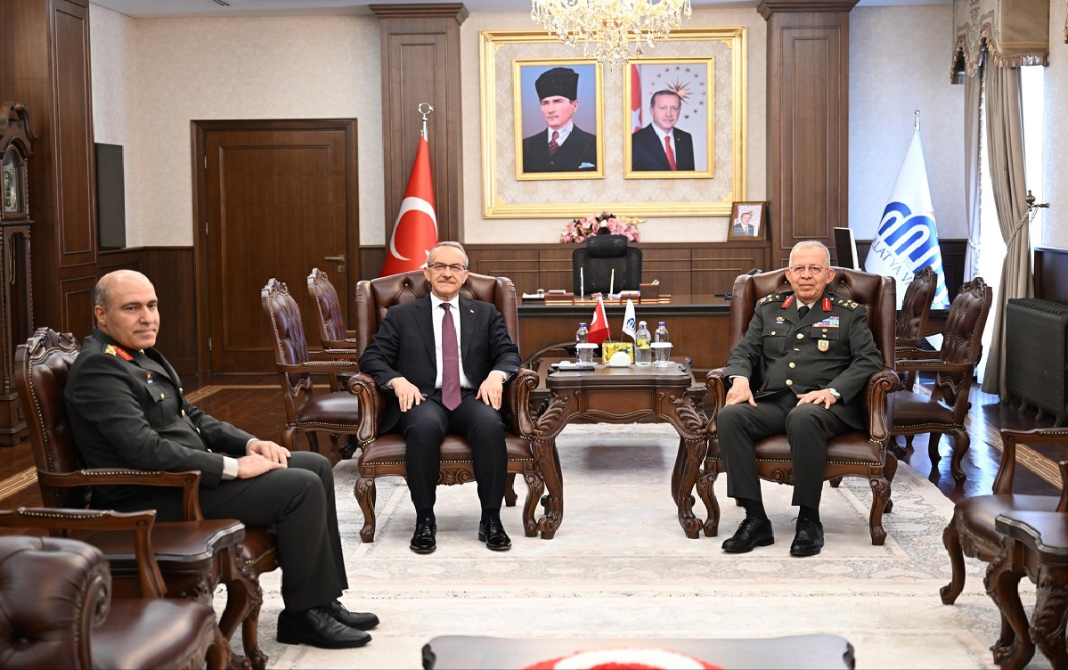 Ali Aladağ…:Malatya Olay Haber…:
Malatya Valisi Seddar Yavuz, görev sürelerini tamamlayarak