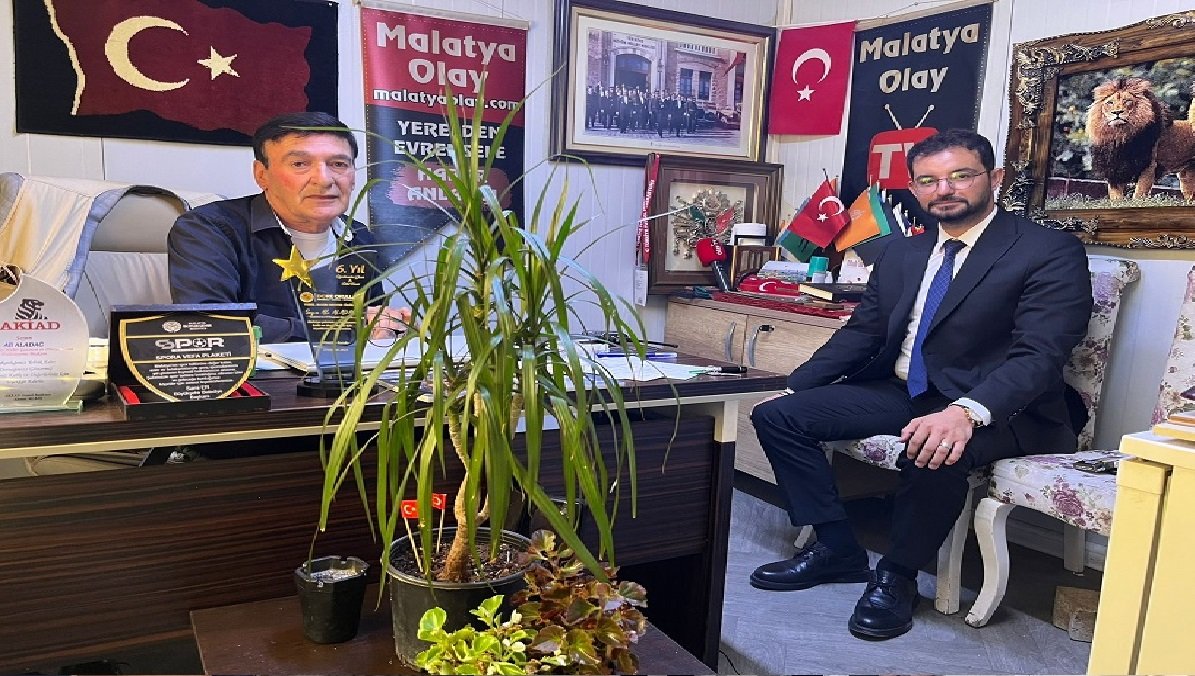 Büyükşehir Basın Daire Başkanı Öztürk'ten Malatya Olay'a ziyaret 2 Büyükşehir Basın Daire Başkanı Öztürk'ten Malatya Olay'a ziyaret 1