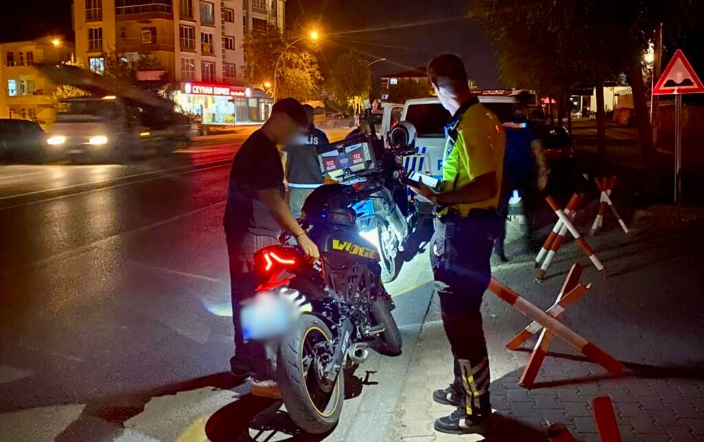 Malatya’da motosiklet sürücülerini ilgilendiriyor! Trafikte yeni dönem başlıyor 2 Malatya’da motosiklet sürücülerini ilgilendiriyor! Trafikte yeni dönem başlıyor 1