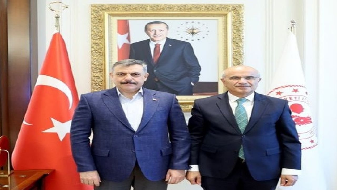 Uğur Hanbey Aladağ…:Malatya Olay Haber…:
Malatya Büyükşehir Belediye Başkanı Sami Er,