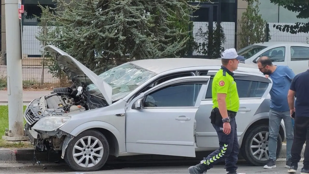 malatya trambus diregine carpan arac 4 kisi yaralandi trafik kazasi