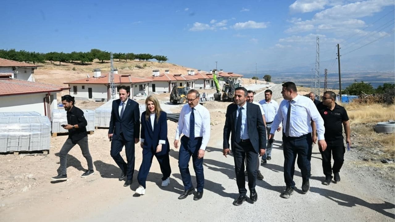 Vali Seddar Yavuz’dan Akçadağ Çıkarması! Konutlar ve Talepler Masada 4 Vali Seddar Yavuz’dan Akçadağ Çıkarması! Konutlar ve Talepler Masada 3