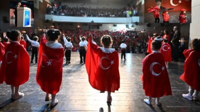Malatya’da 29 Ekim Cumhuriyet Bayramı Coşkusu Salona Sığmadı